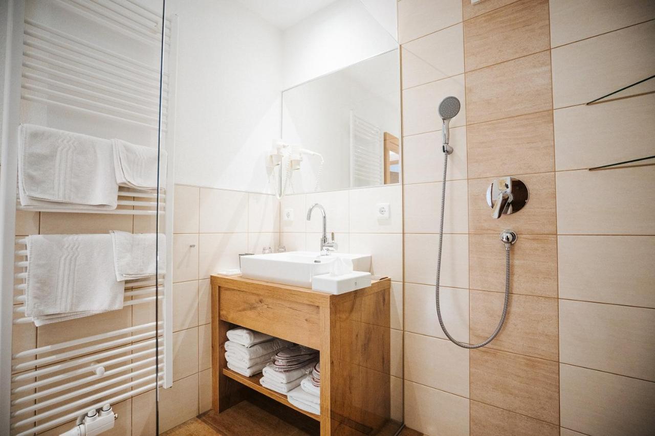 Apartmenthaus Strasswirt De Luxe Tröpolach Exterior foto